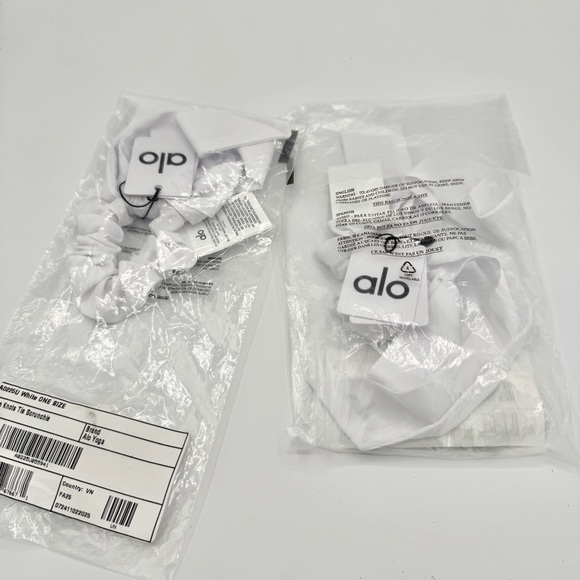 NWT Alo Yoga BUNDLE 2x Love Knots Hair Tie Scrunchies , White , Pair Set of Two main image 7